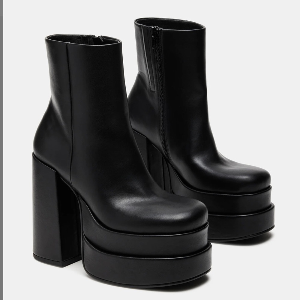 Steve Madden Cobra Black Platform Boots Size 6